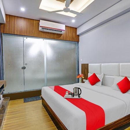 Hotel O Max Сурат Экстерьер фото
