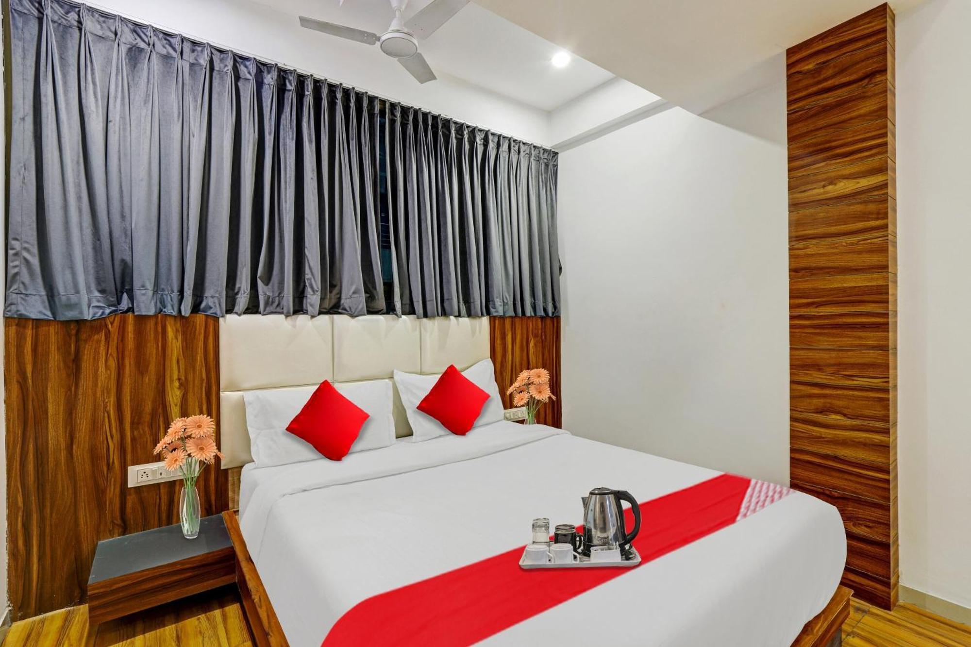 Hotel O Max Сурат Экстерьер фото