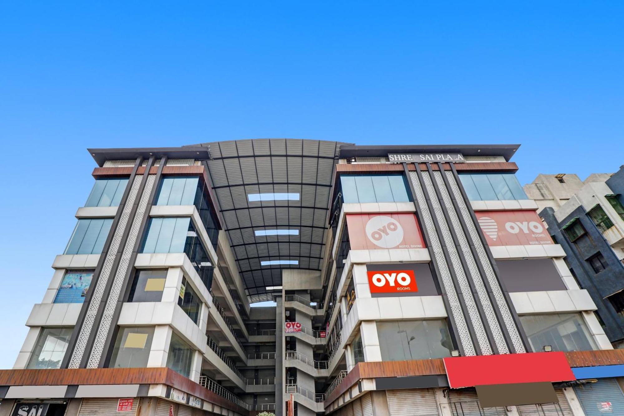 Hotel O Max Сурат Экстерьер фото