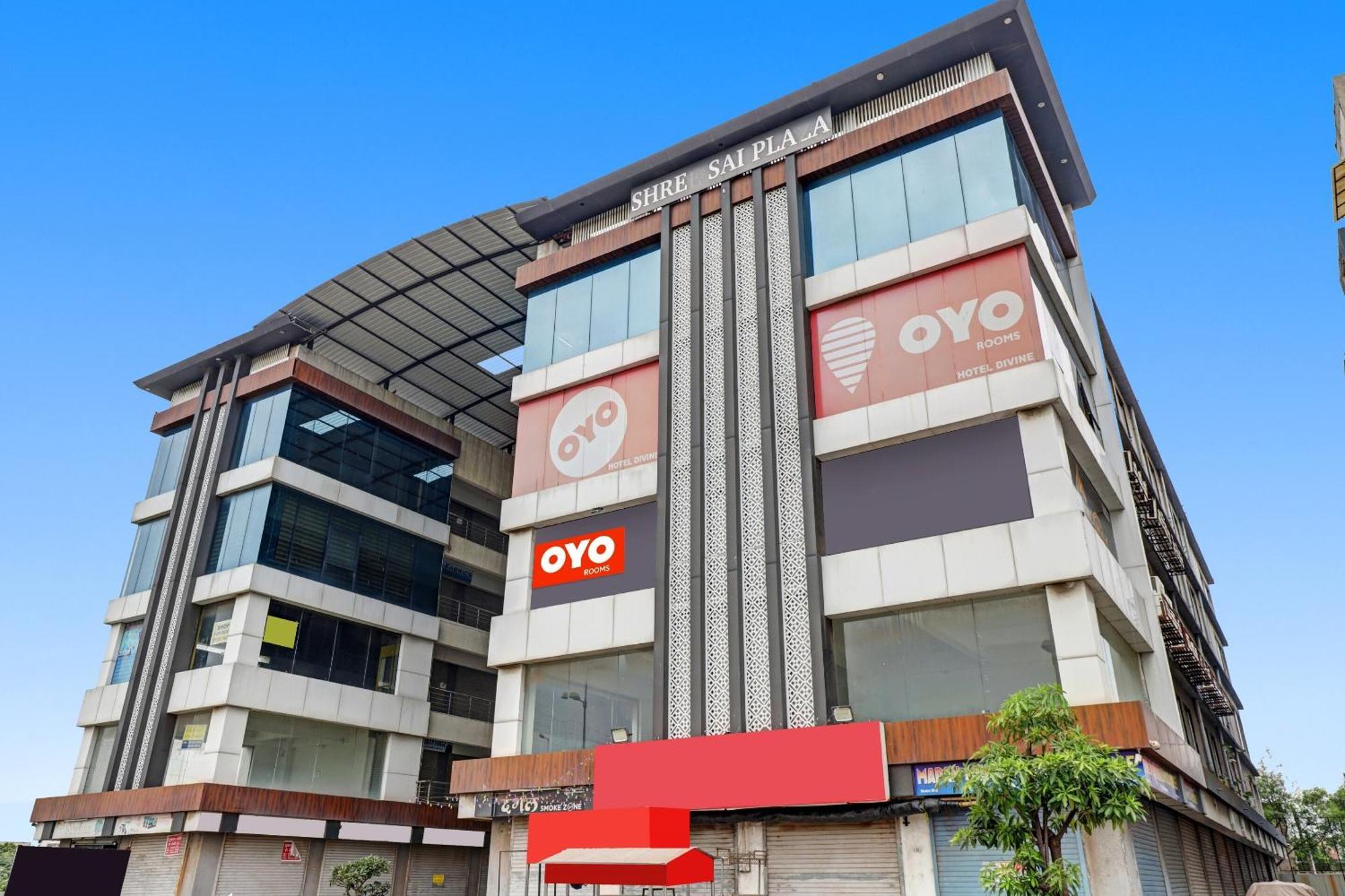 Hotel O Max Сурат Экстерьер фото